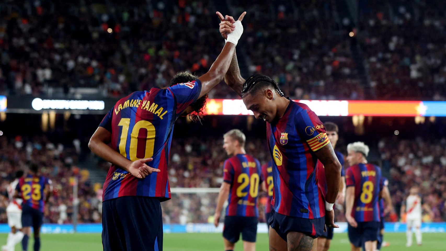 El Barça remonta en dos minutos al Rayo Vallecano y asiste a la exhibición de Lamine y Raphinha en el Camp Nou