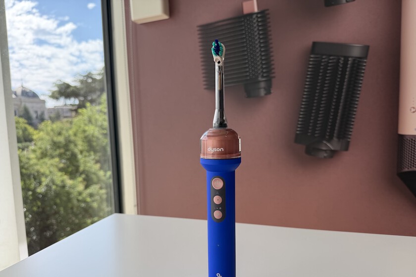 Los cepillos de dientes eléctricos apenas han cambiado en los últimos 20 años, así que Dyson lo ha repensado de arriba abajo