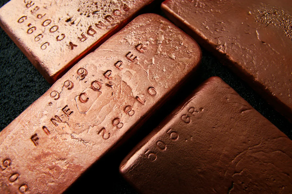 Los precios del cobre registran su mayor alza en más de una década