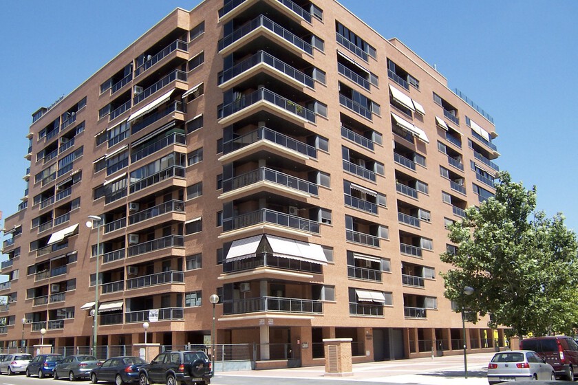 Ordenan desahuciar a la mujer que dejó los grifos abiertos del piso que okupa en Zaragoza y acumula casi 15.000 euros de deuda