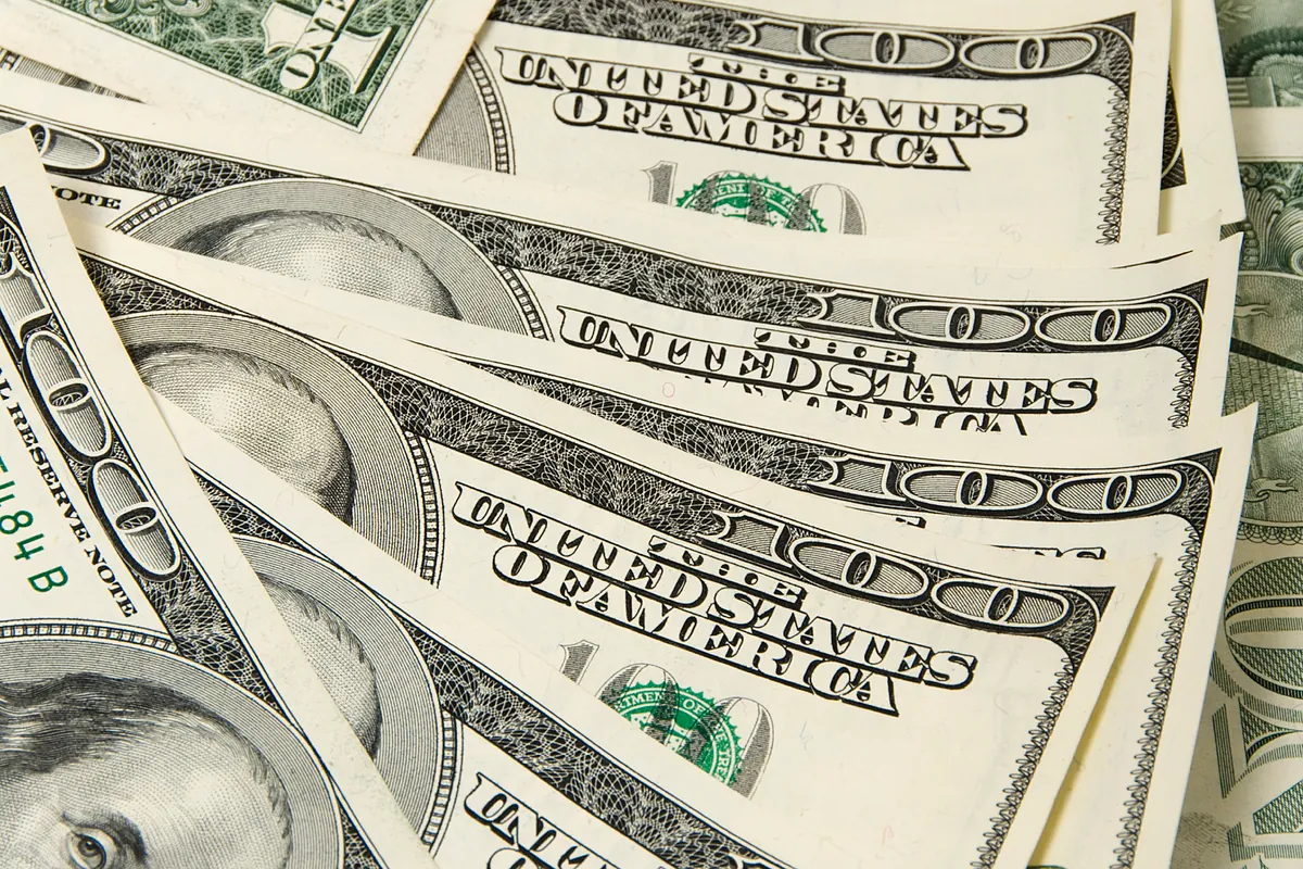 Jugando con el futuro del dólar