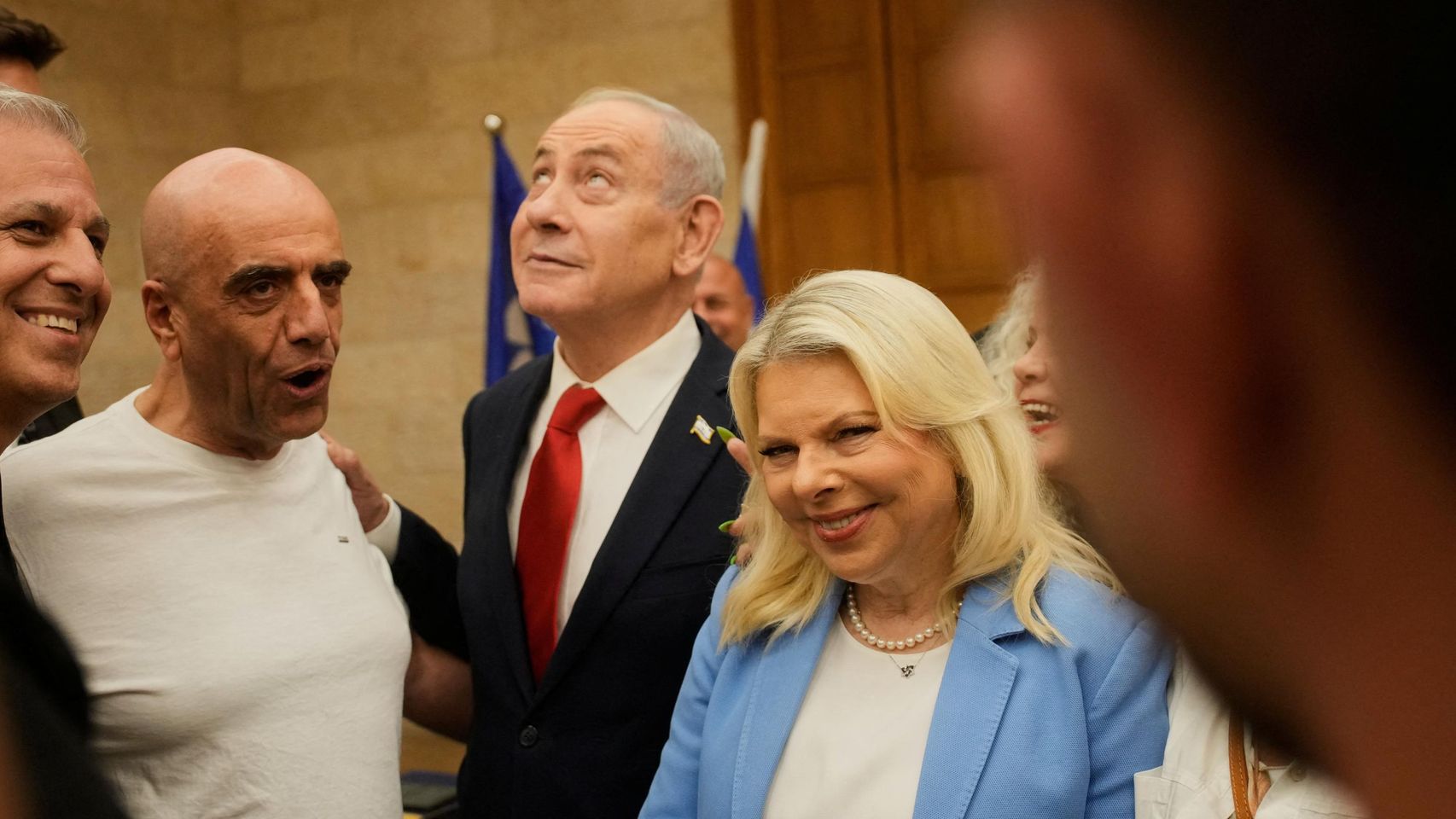 La mujer de Netanyahu enloda las elecciones al acusar al opositor Golan de conocer con antelación el ataque de Hamás