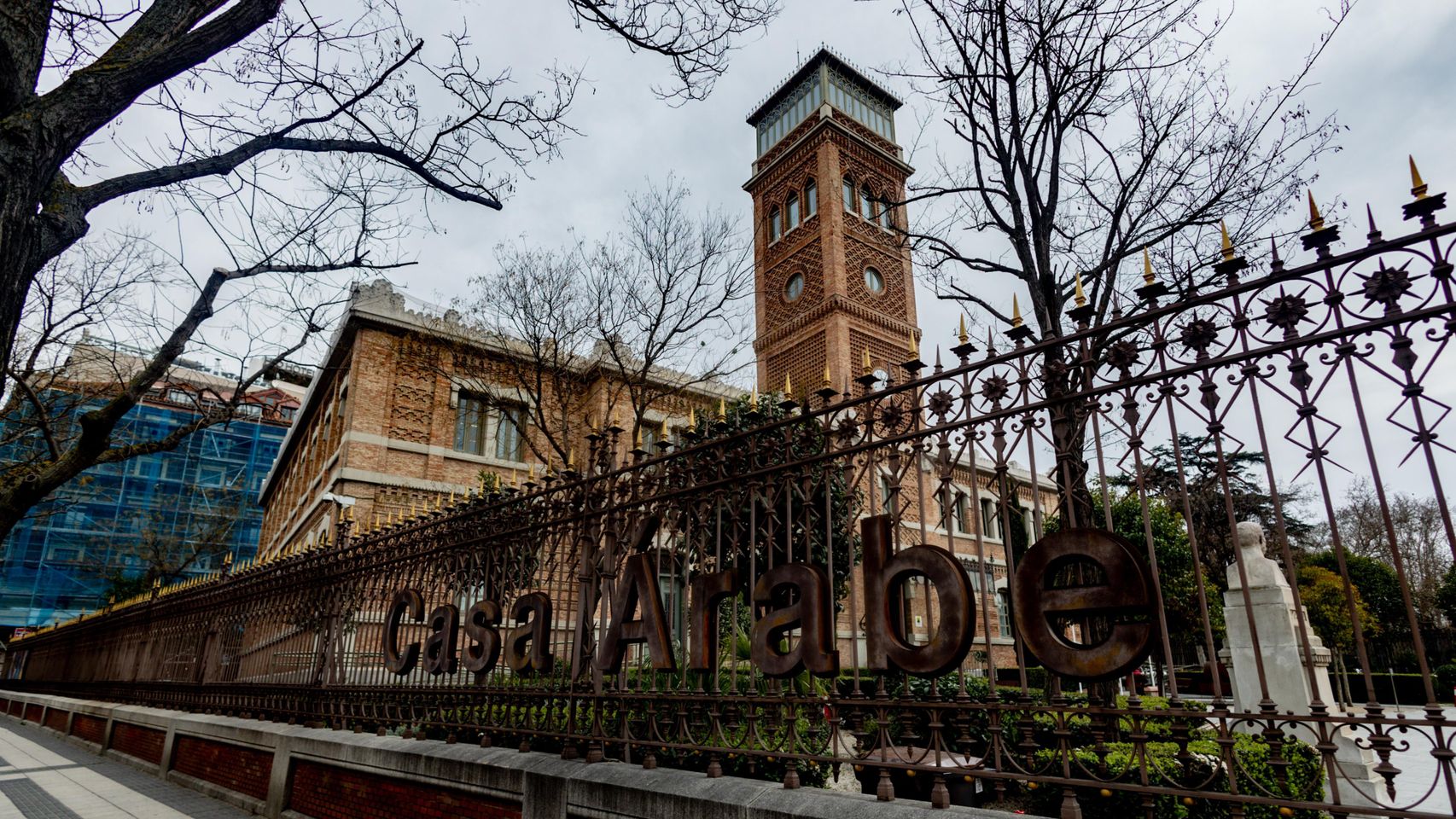 Exteriores acusa a Almeida de mentir sobre Casa Árabe pero guarda silencio sobre sus "graves daños estructurales"