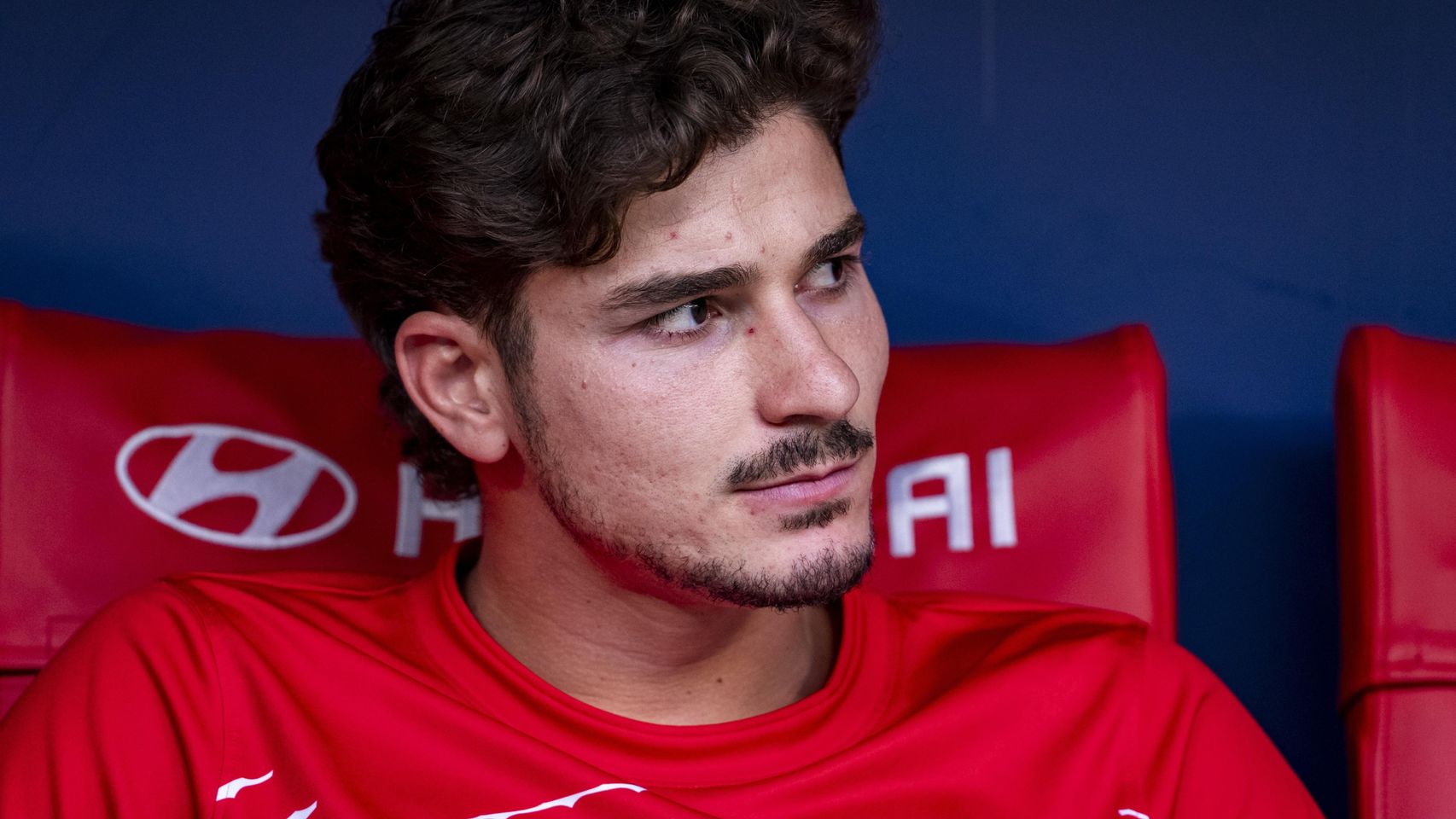 El Atlético gana el pulso, pero hereda el problema: Julián se negó a volver a Inglaterra en las últimas horas del mercado