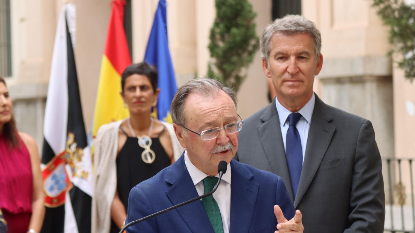 Última hora política, en directo | Feijóo acusa a Sánchez de ocultar las alertas sobre el "riesgo extremo" de asalto a Ceuta: "Lo sabía y lo tapó"