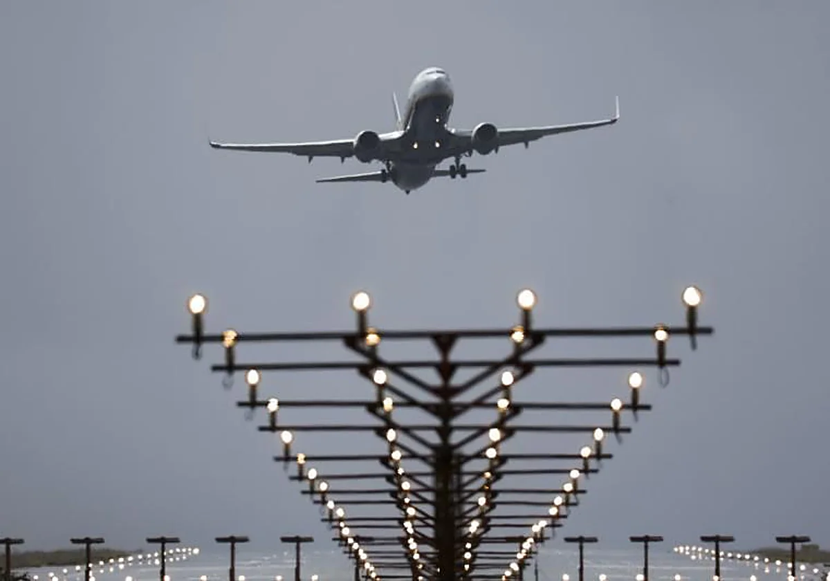 Ryanair prevé dos millones menos de pasajeros por la crisis del petróleo y avisa de subidas en los billetes
