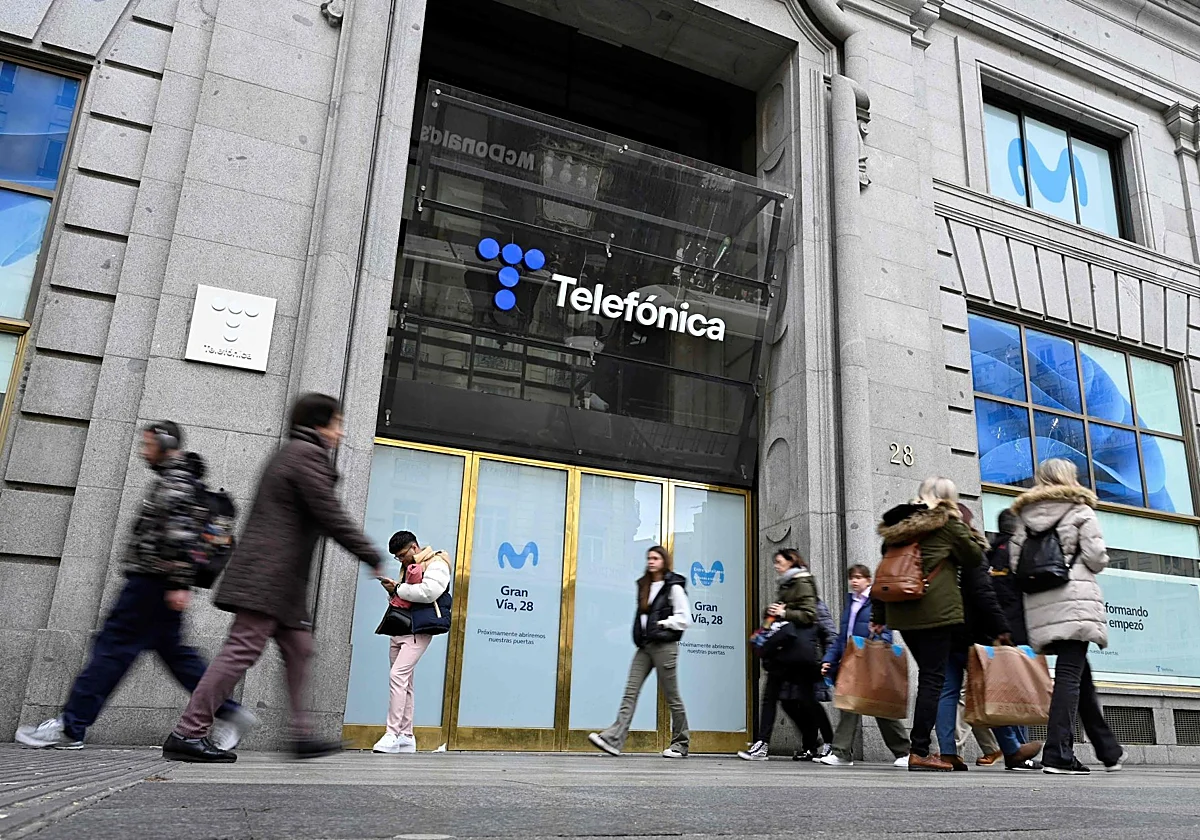 Telefónica cierra la venta de su emblemática sede en el centro de Madrid a Tomás Olivo