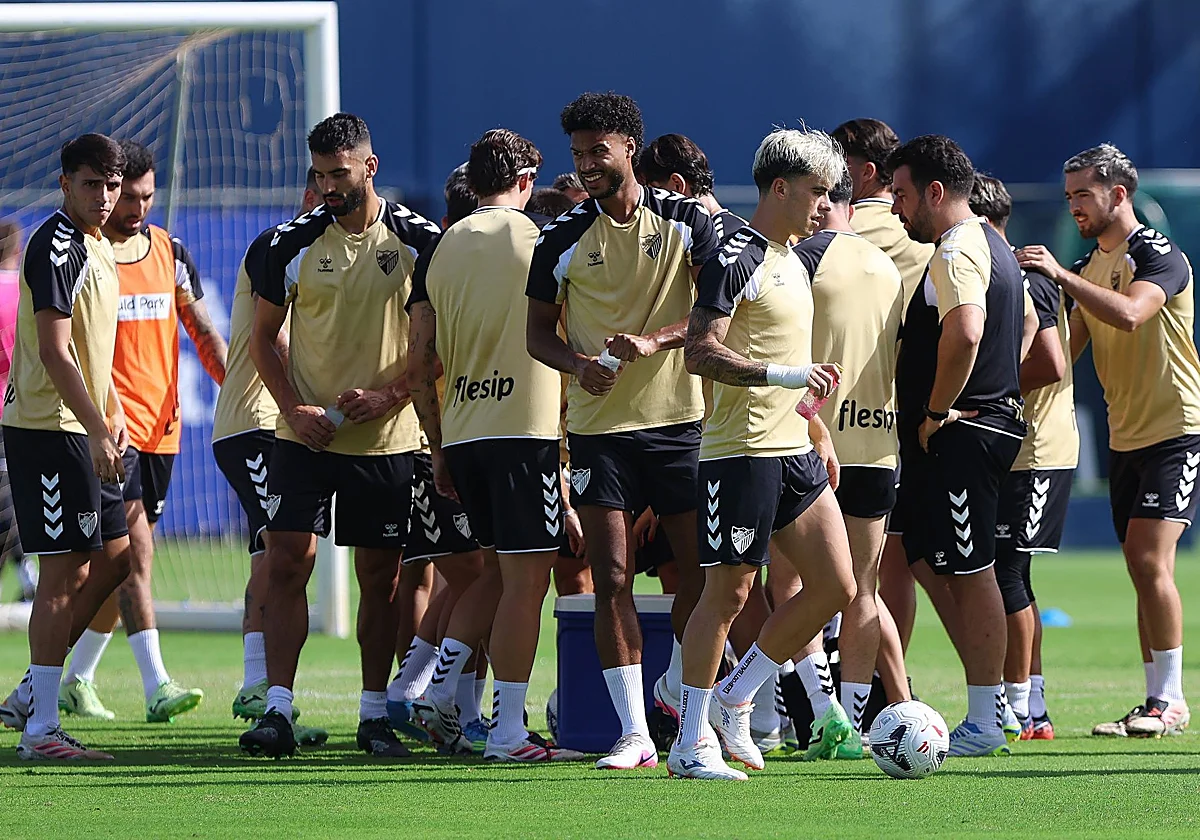 La plantilla del Málaga, de las más largas de Primera División con 28 futbolistas