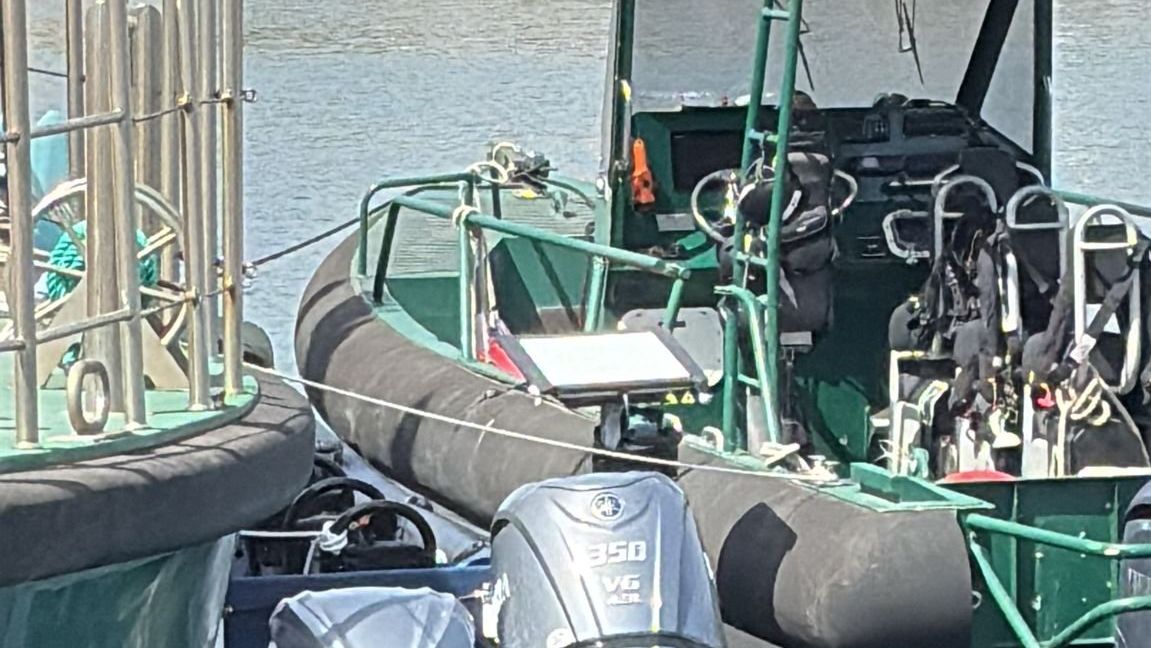 Tres guardias civiles heridos tras ser embestidos por una narcolancha en Murcia
