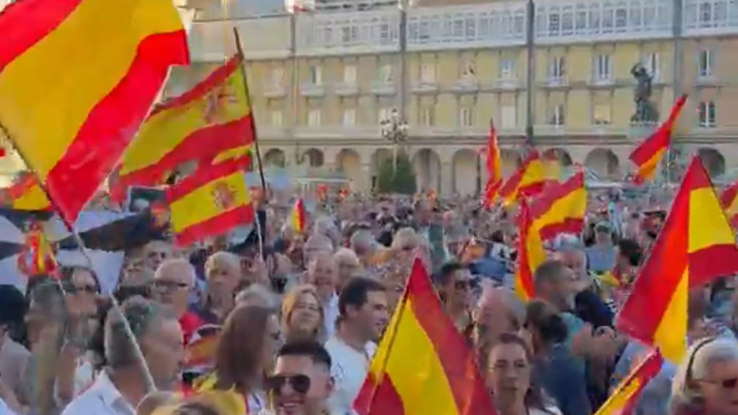 Cientos de miles llenan las plazas de toda España en solidaridad con Ceuta entre gritos de "¡Sánchez, dimisión!"