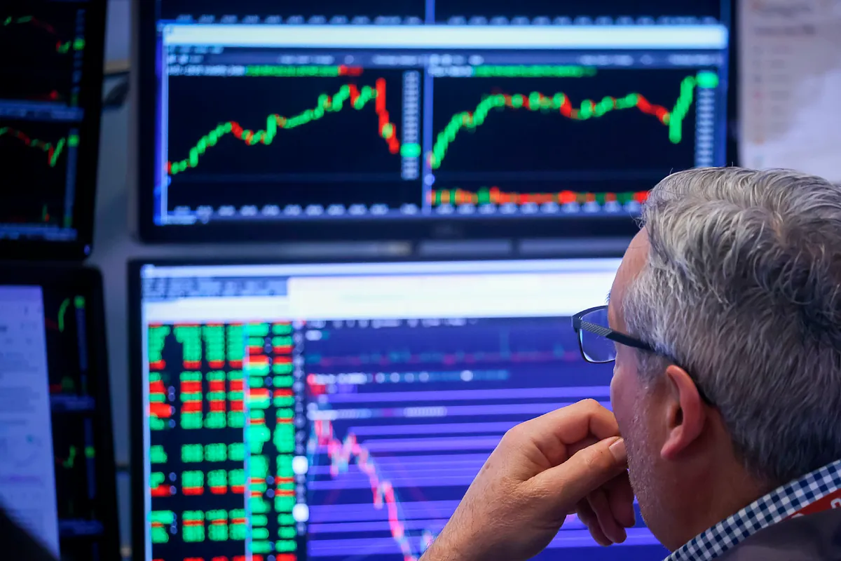 Tres pilares de la Bolsa para contrarrestar la presión de deuda y petróleo