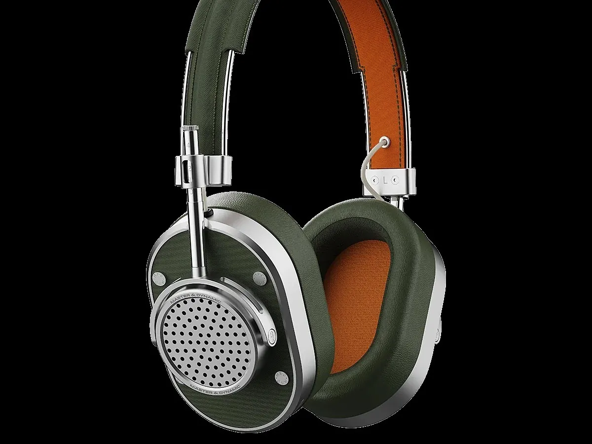 Los espectaculares auriculares inspirados en la NASA que ha diseñado el bajista de Coldplay