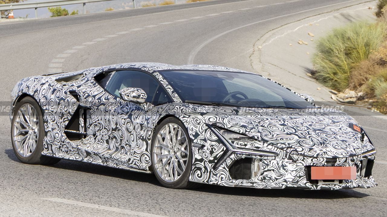 El Lamborghini Revuelto Spyder ya está en pruebas, el V12 de 1.015 CV se queda sin techo