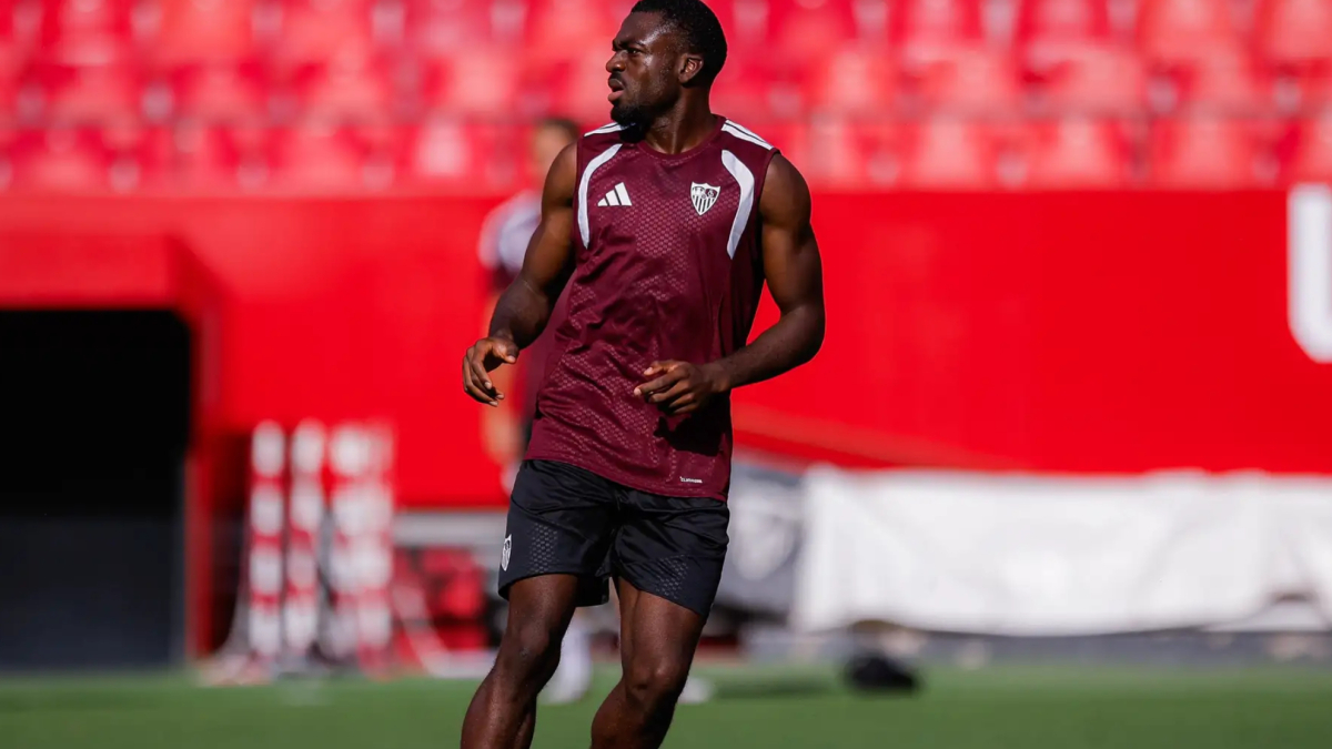 Fofana se estrena el una sesión de entrenamiento sin Vargas