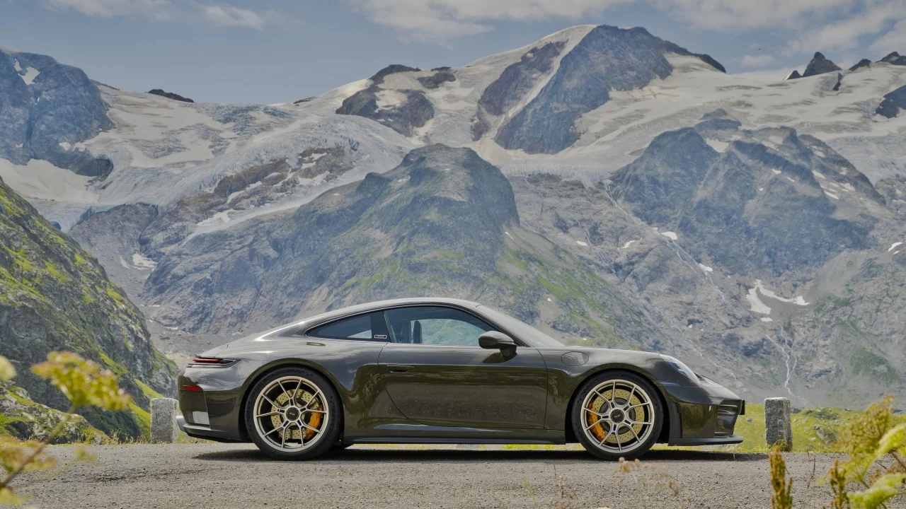 El Porsche 911 GT3 se ha echado al monte: este Bergsport para Europa solo tendrá 100 unidades