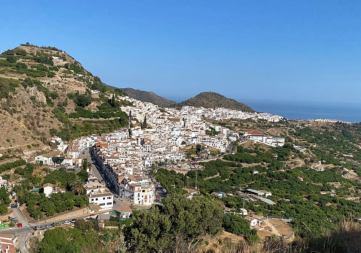 Frigiliana exige a la Junta aclarar la posible retirada de personal administrativo de su consultorio
