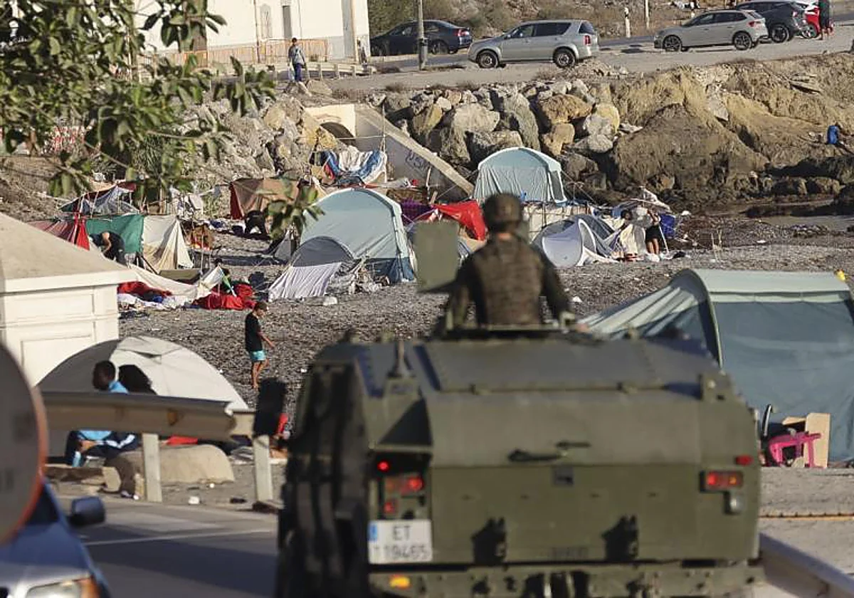 Un juzgado abre diligencias por los ataques a militares de migrantes en Ceuta