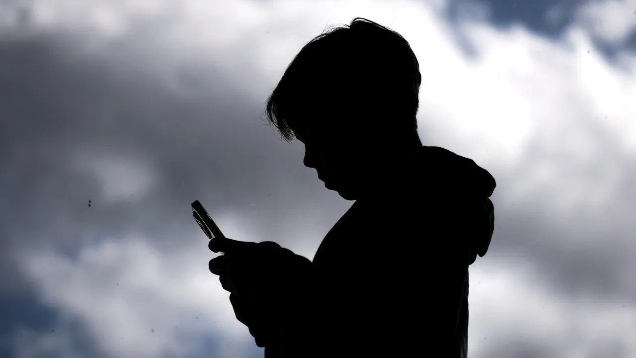 Redes sociales y videojuegos exponen a 20 millones de adolescentes al abuso sexual, advierte UNICEF