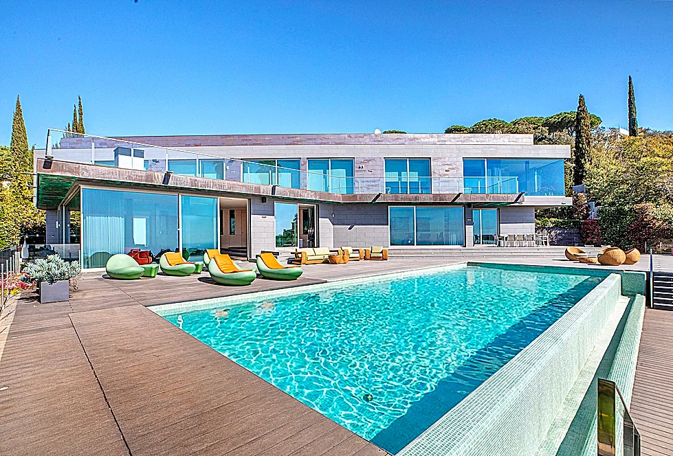 La piscina aumenta el lujo residencial