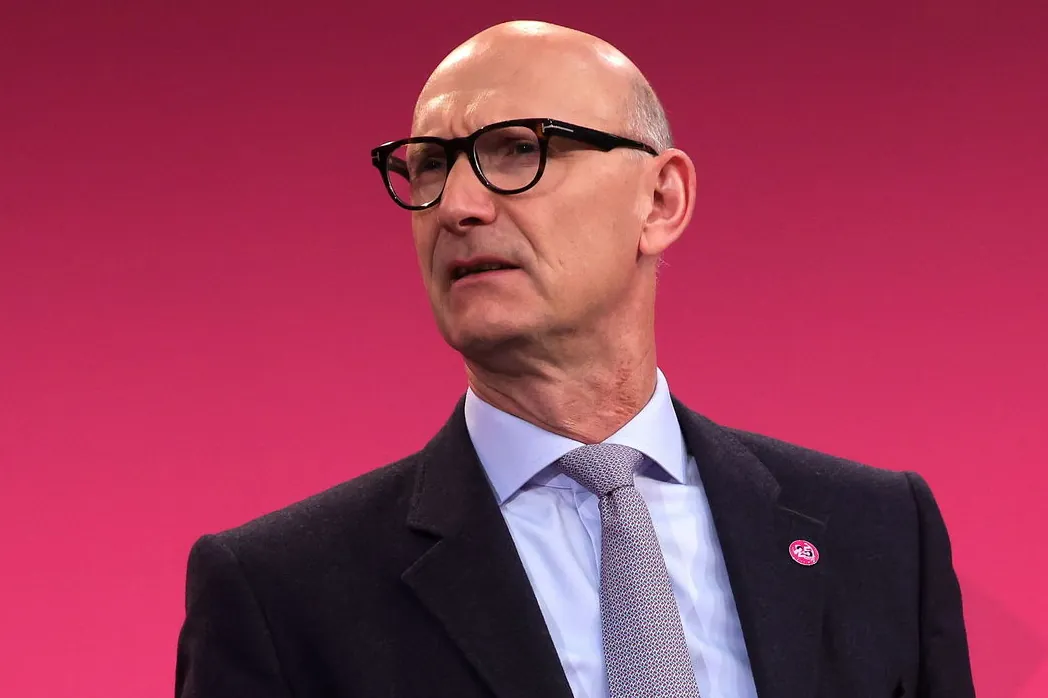 El fondo activista Elliot irrumpe en Deutsche Telekom contra la fusión con la americana T-Mobile