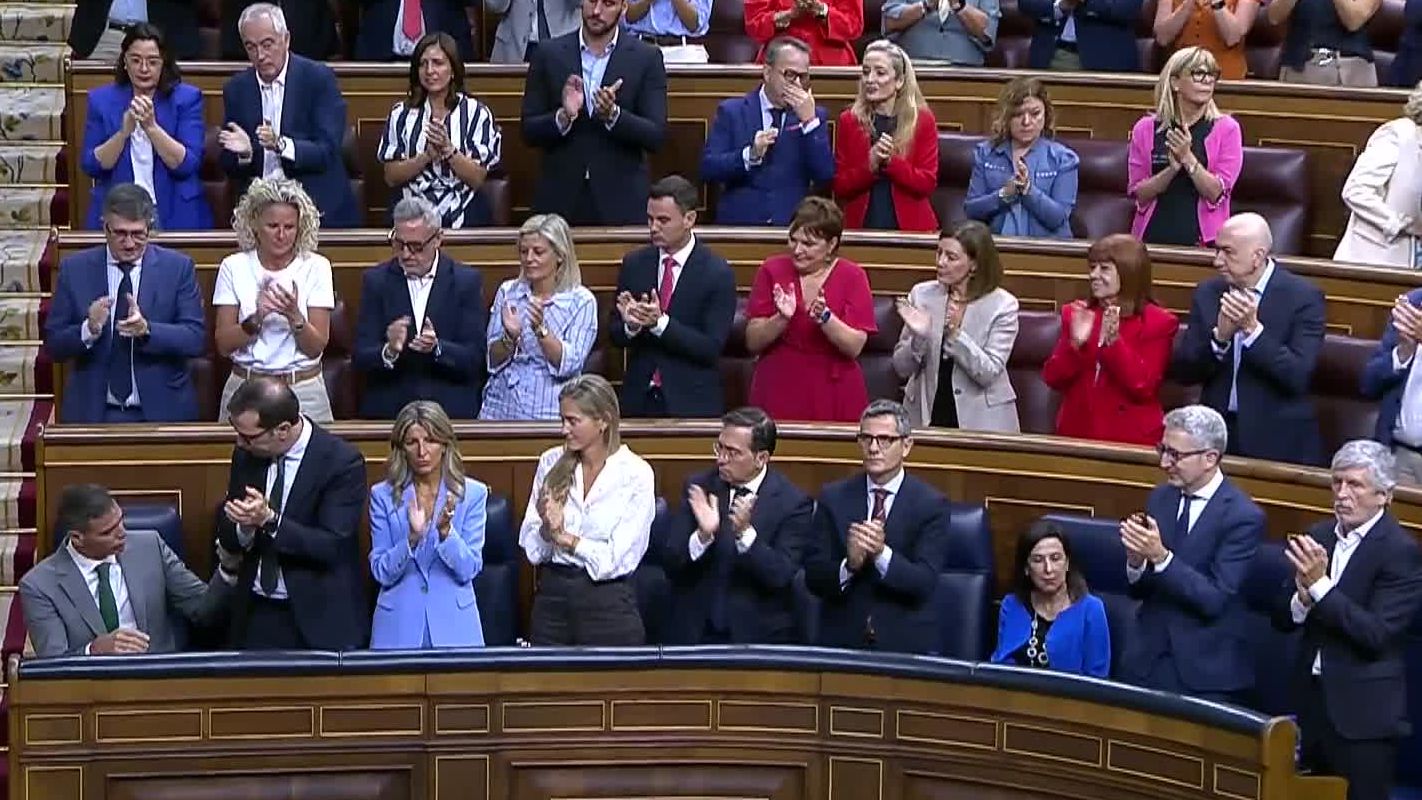 Margarita Robles escenifica su discrepancia con Sánchez pero se pliega a la publicación de documentos que afectan al CNI