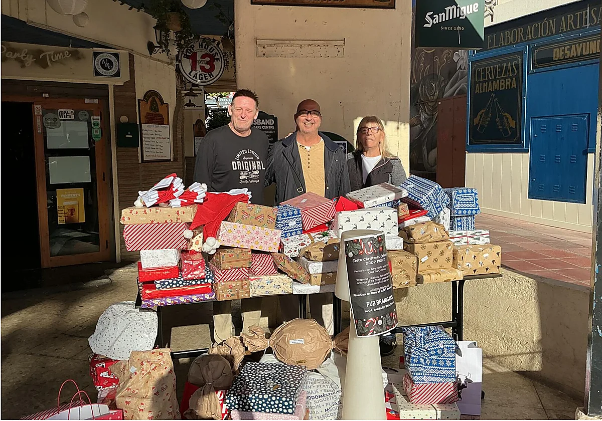 Caring Torremolinos residents donate 160 gifts to the town’s underprivileged children
