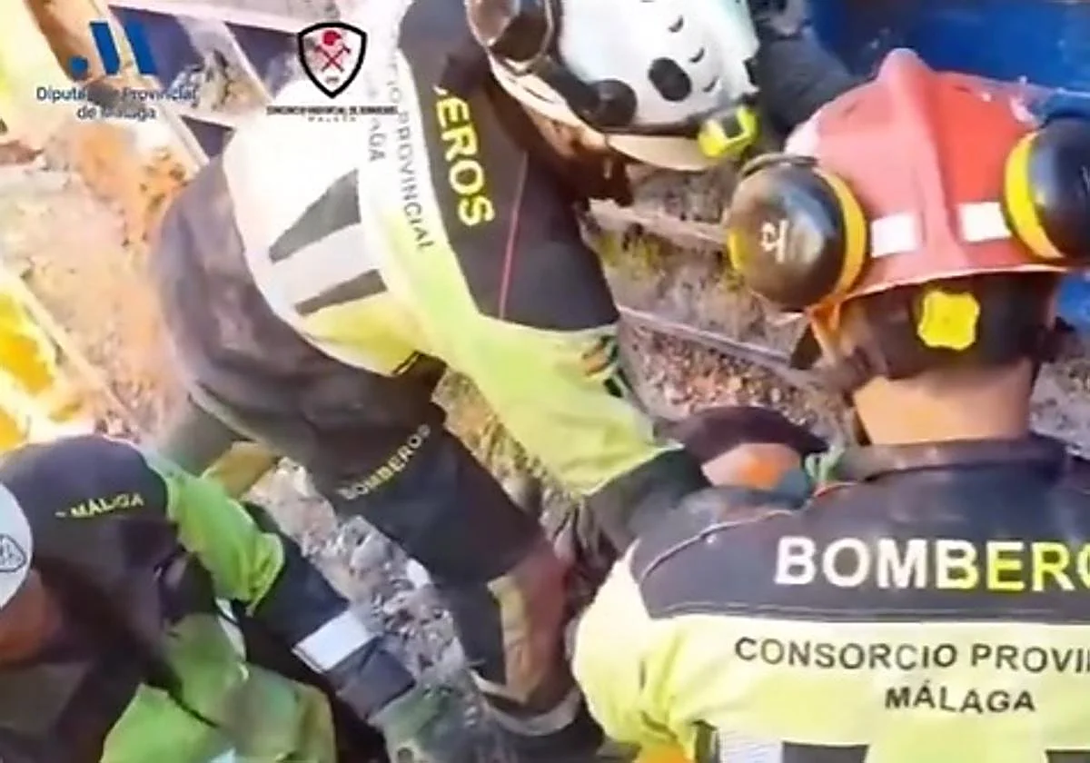 Worker rescued after being buried under three metres of earth on Costa del Sol building site