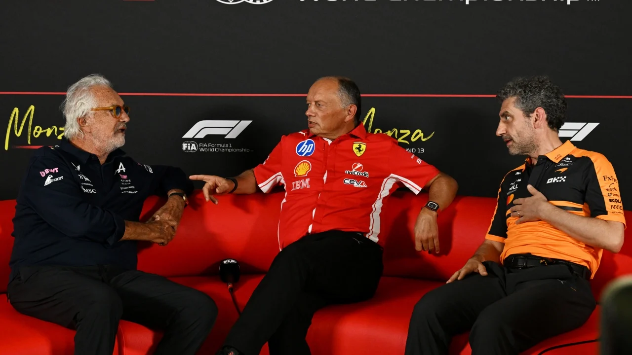 Briatore señala a un juez de la FIA por sus vínculos con McLaren y desata la ira de Stella en Monza