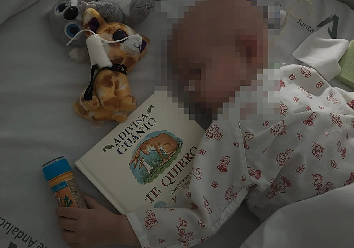 Un padre denuncia que su hijo enfermo de leucemia ha sido ingresado en la zona de infecciosos del Materno