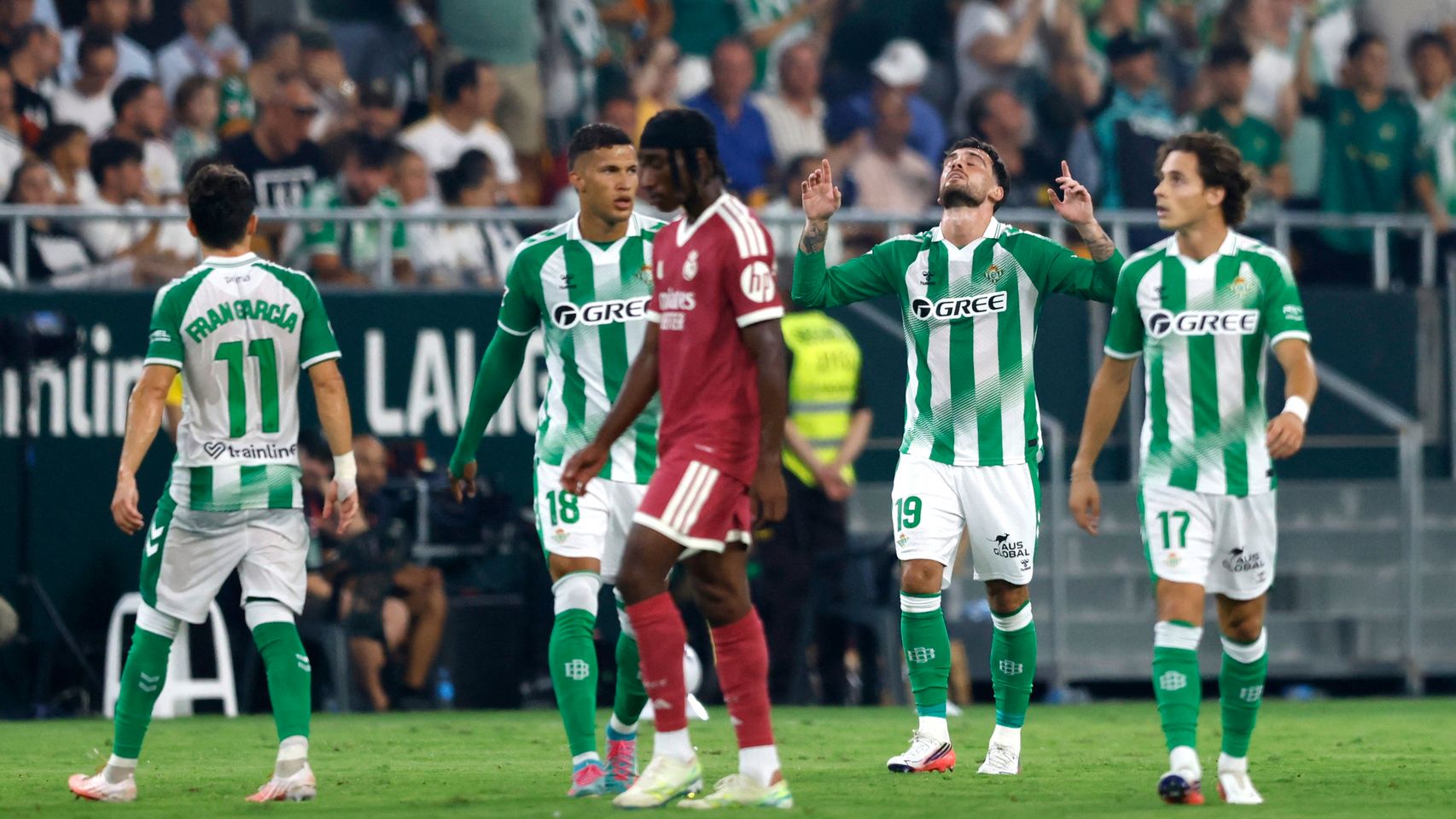 El Real Madrid sufre su primera derrota de la temporada ante el Betis: el VAR anuló el empate de Espí y Mbappé falló un penalti