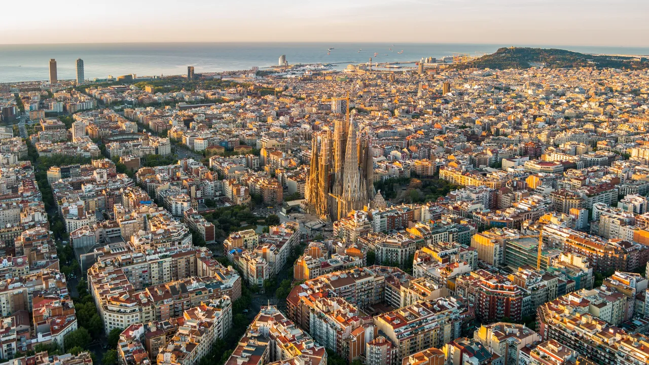 Barcelona busca reducir hasta 75% las emisiones del pavimentado con huesos de aceituna