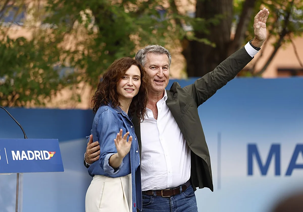 Feijóo y Ayuso cierran filas contra Sánchez y cargan contra su «docilidad» con Marruecos