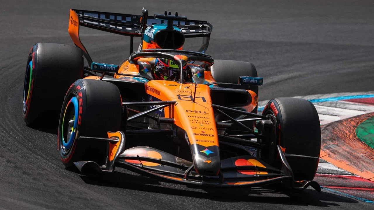 La FIA penaliza a Oscar Piastri por estorbar a Lawson y mete a Ferrari en la pelea