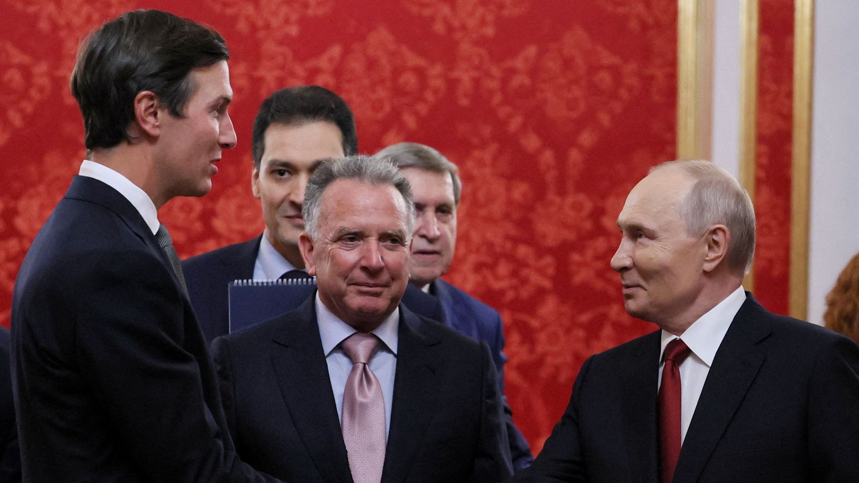 Putin abre las puertas a negociar sobre Ucrania con los emisarios de Trump: "El nivel de confianza es alto"