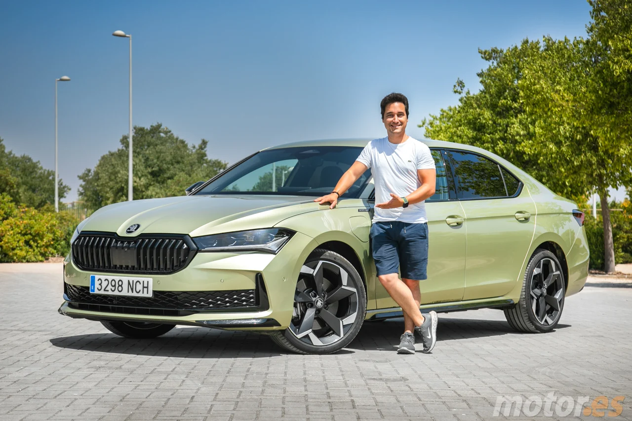 Después de más de 2.000 km con esta berlina híbrida enchufable lo tengo claro: la practicidad no siempre va ligada a los SUV