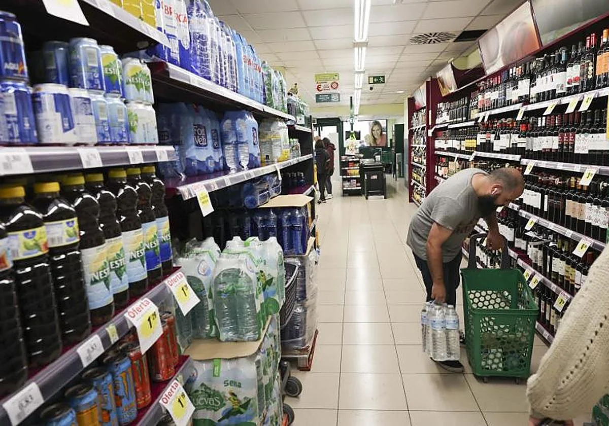 Una nueva normativa obligará a depositar una fianza de 10 céntimos al comprar bebidas en botellas de plástico, latas o tetrabriks