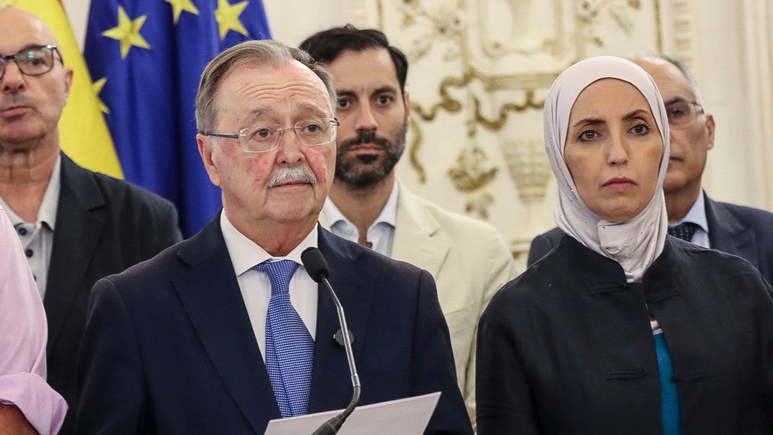 El comisario de Inmigración y Metsola piden reunirse con Vivas en Bruselas para que les informe del asalto a Ceuta