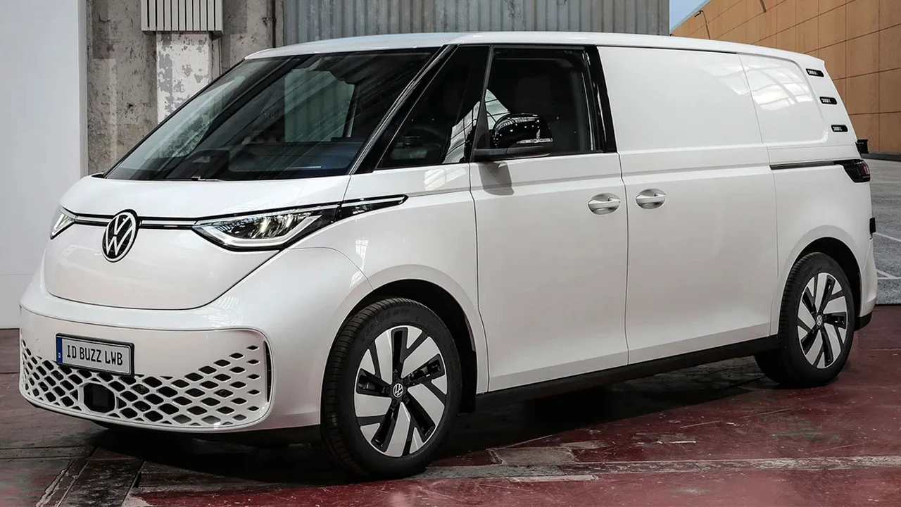 El Volkswagen ID. BUZZ Cargo crece con la versión Larga, pero pierde 60 kg de carga útil