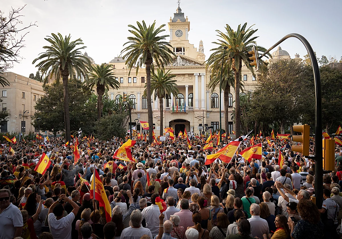 Roban la bandera de Ceuta que ondeaba en el Ayuntamiento de Málaga