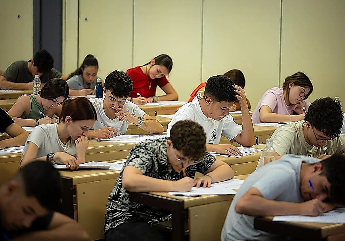 Andalucía se hunde en el informe PISA: a la cola nacional en todo y con casi tres de cada diez alumnos repitiendo curso