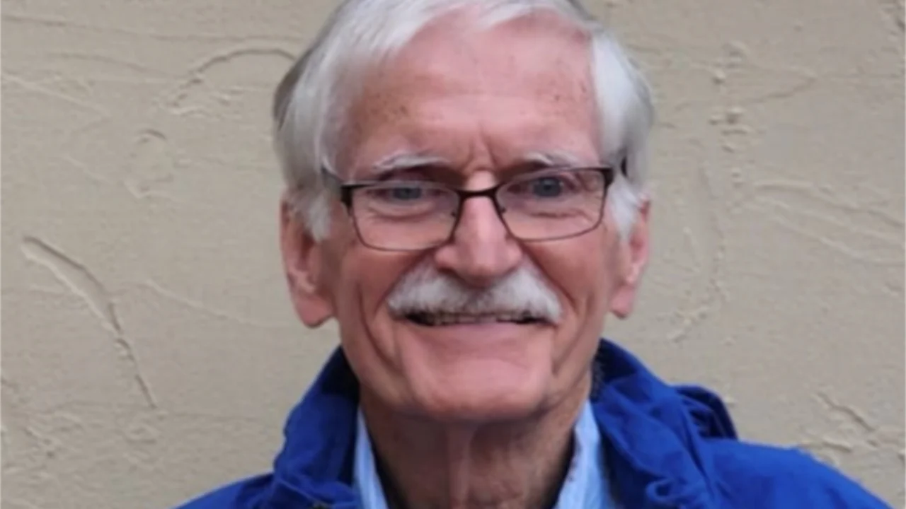 Muere el inventor de un detalle del coche que ha salvado la vida a miles de personas en las gasolineras