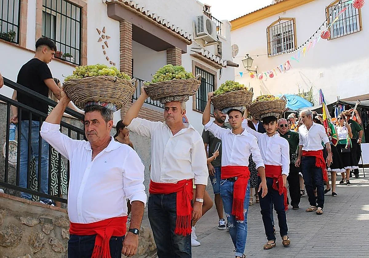 El Día de Viñeros en Moclinejo repartirá más de 2.000 litros de vino y 500 kilos de uvas