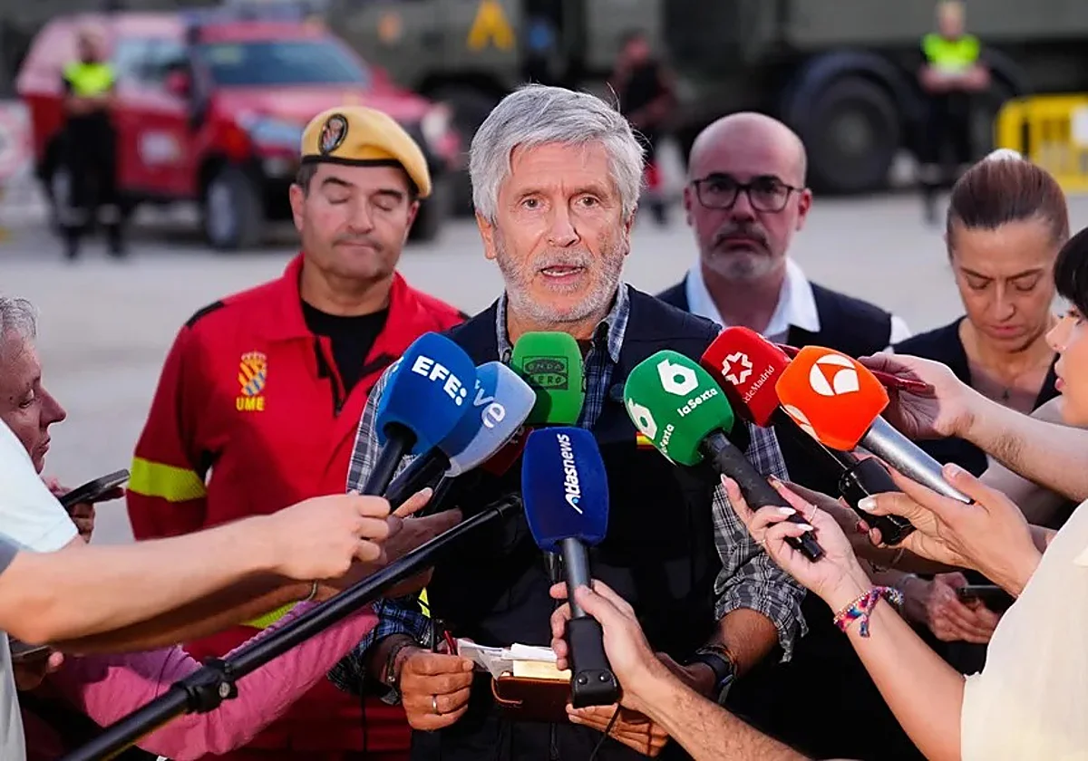 Interior pide «disculpas» a los periodistas «que se hayan sentido ofendidos» pero insiste en defender el dosier sobre ideologías