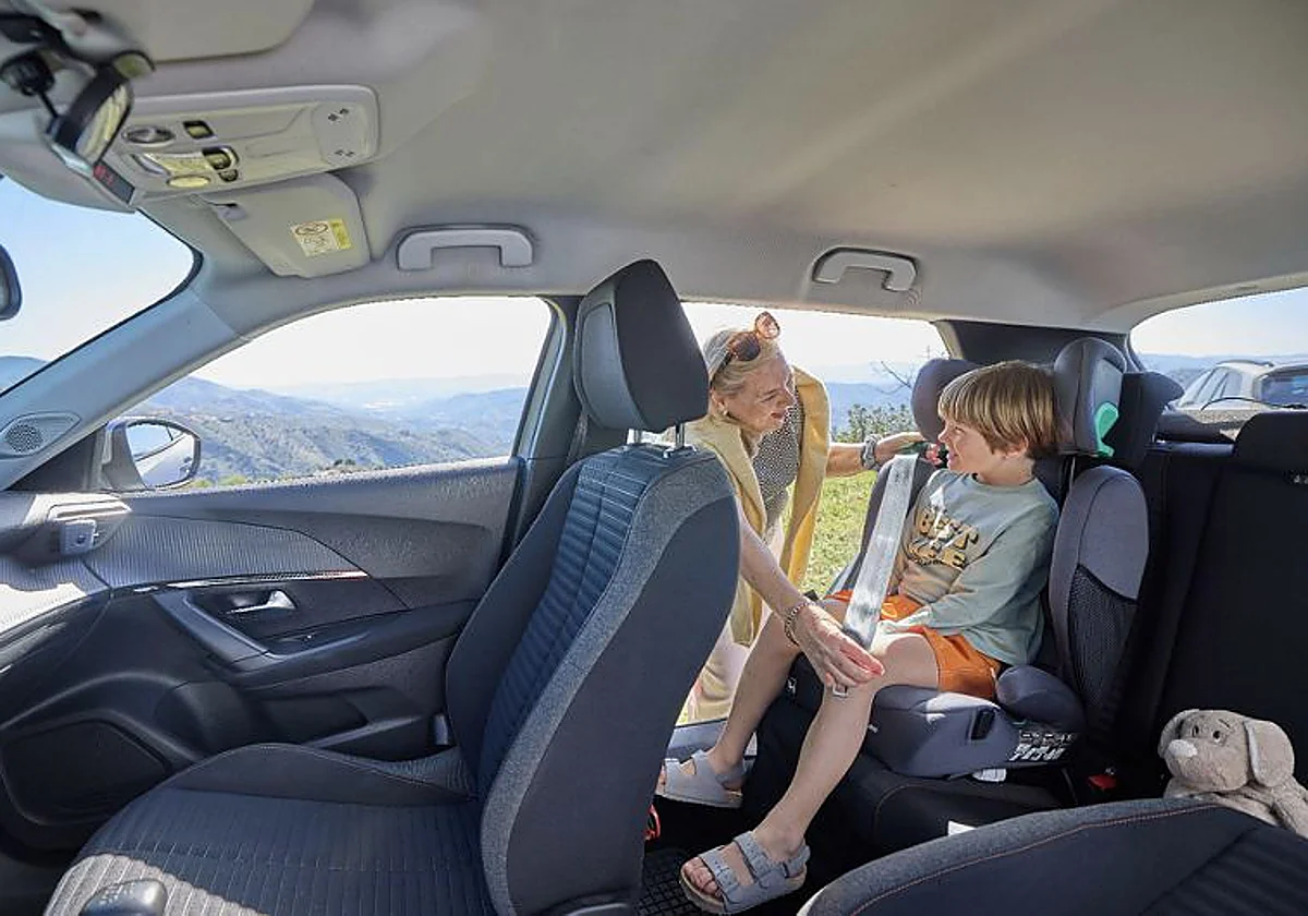 Qué es el «test de la pinza» y por qué deberías conocerlo si llevas a tus hijos al colegio en coche