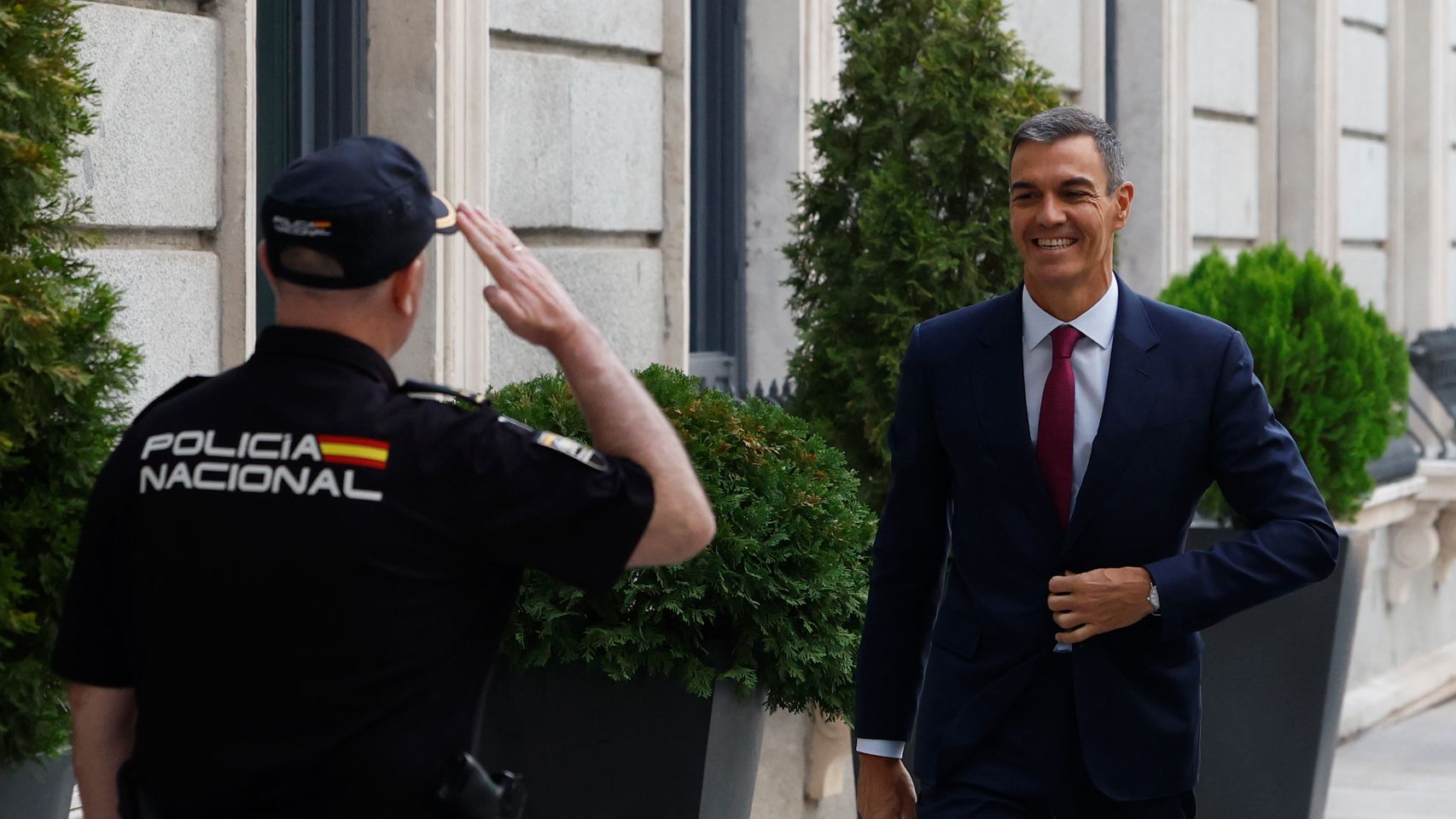 A Sánchez no le vale Abascal: sueña con una delegación de la AfD en España