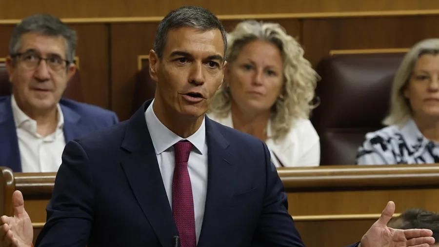 Sánchez admite preocupación por los resultados del Informe PISA pero culpa a las CCAA del PP de no ejecutar los recursos