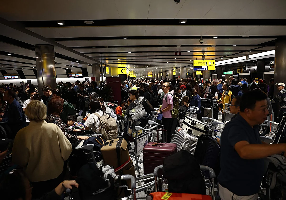 Más de 1.900 vuelos cancelados en el segundo día de caos en los aeropuertos británicos