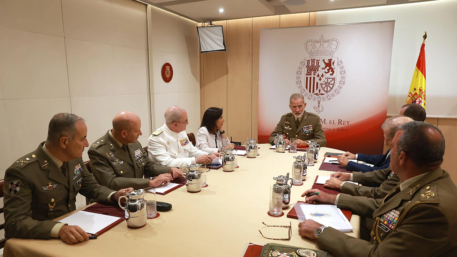 Los hombres que custodian Ceuta: así son los máximos jefes del Ejército retratados junto al Rey
