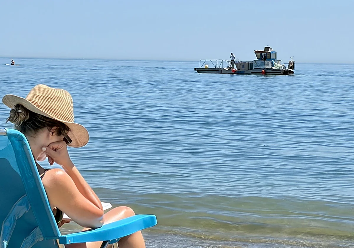 De los plásticos a los neumáticos: así se han contaminado las aguas de la Costa del Sol en agosto