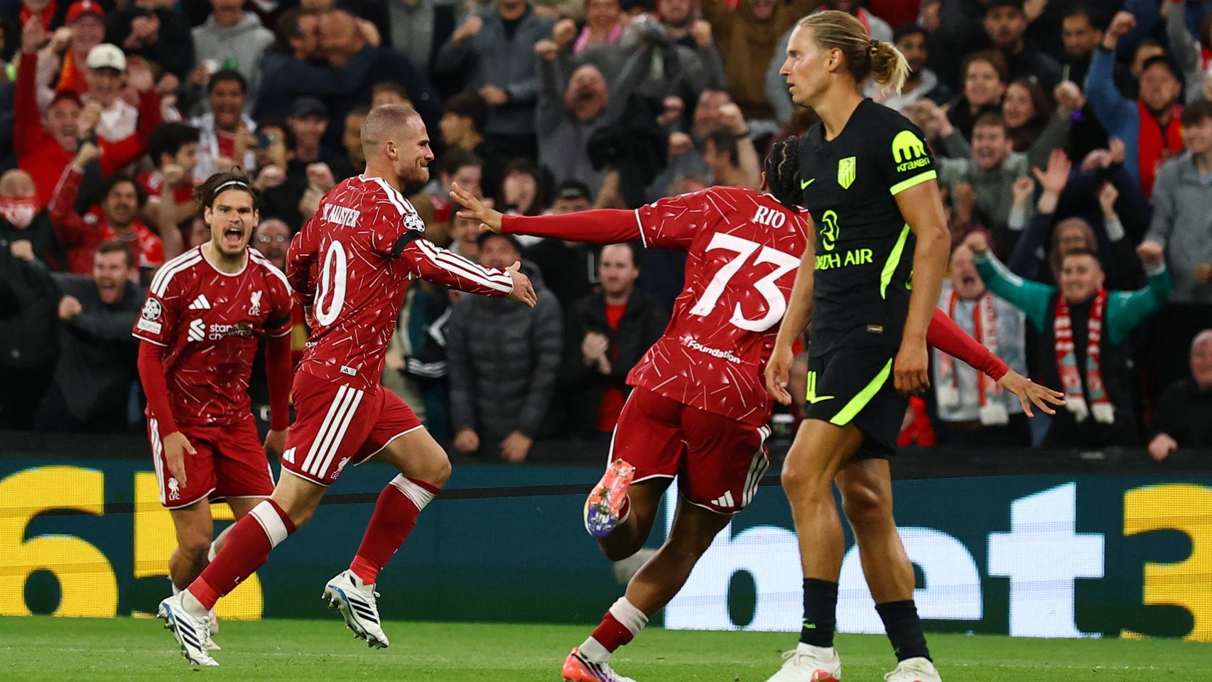 El Atlético de Madrid naufraga en su visita a Anfield ante un Liverpool que pudo remontar el gol inicial de Marcos Llorente